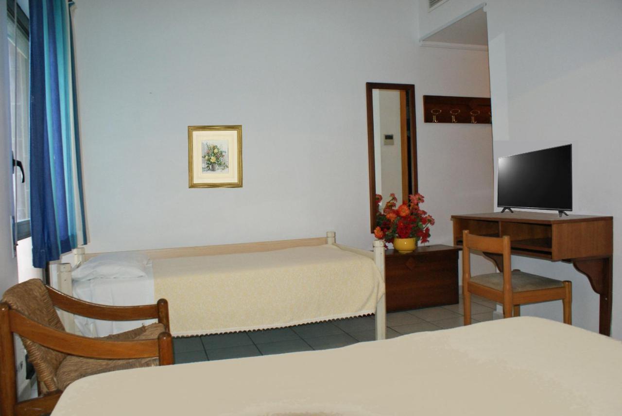 Hotel Nettuno Soverato Marina Buitenkant foto